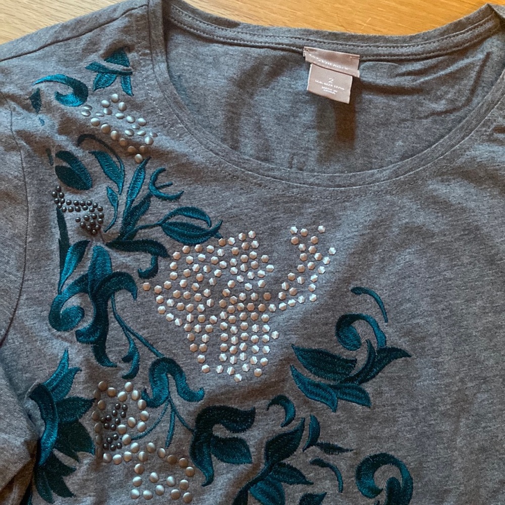 Chicos Zenergy  size 2 gray long sleeve with teal and silver embellishments.